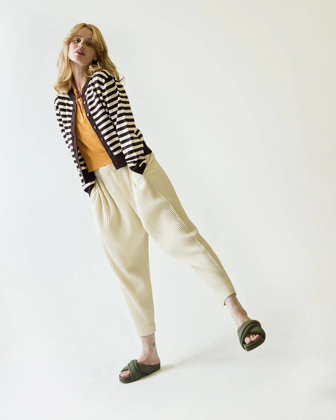 Huggy Slide - Moss Green - Image 6